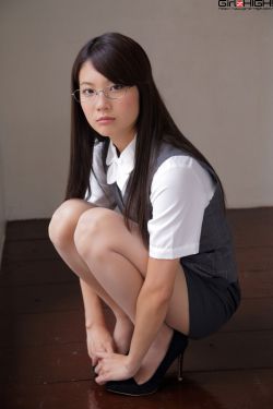 着牛仔裤的钟馗